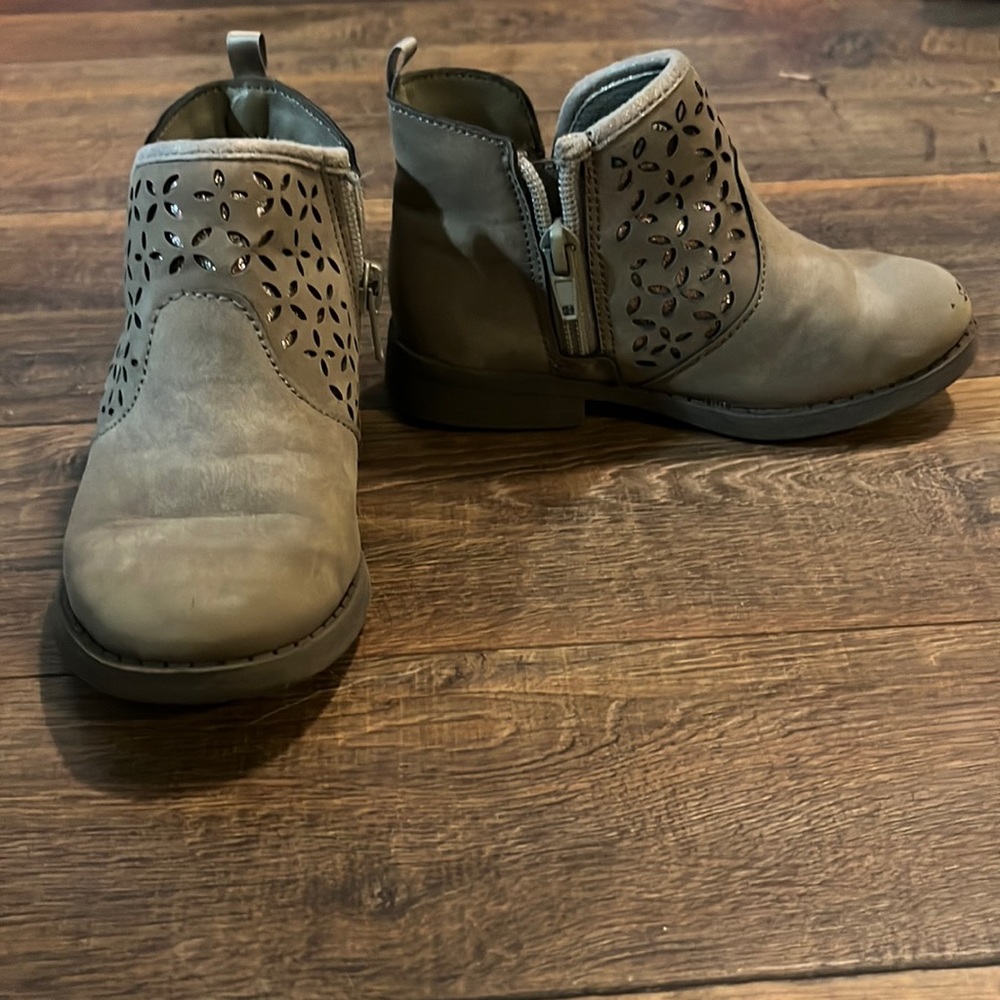 OshKosh toddler size 9 ankle boot
